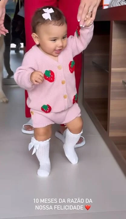 Mavie dando os primeiros passos Reprodução: Instagram
