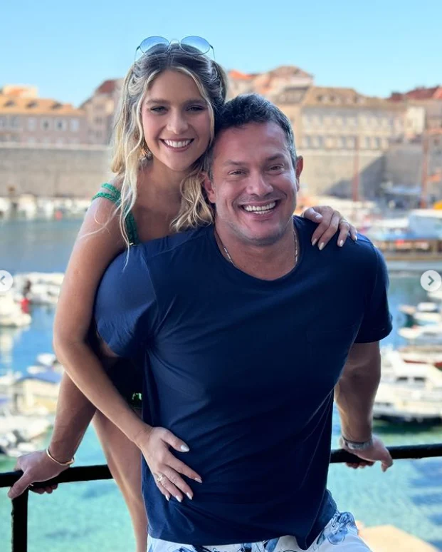 Isabella Santoni e o marido na Croácia  Reprodução