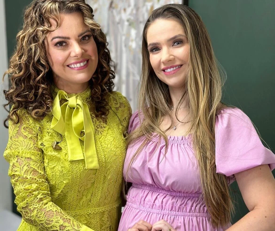 Camila Campos posa ao lado da também cantora Ana Paula Valadão Reprodução Instagram - 12.7.2024