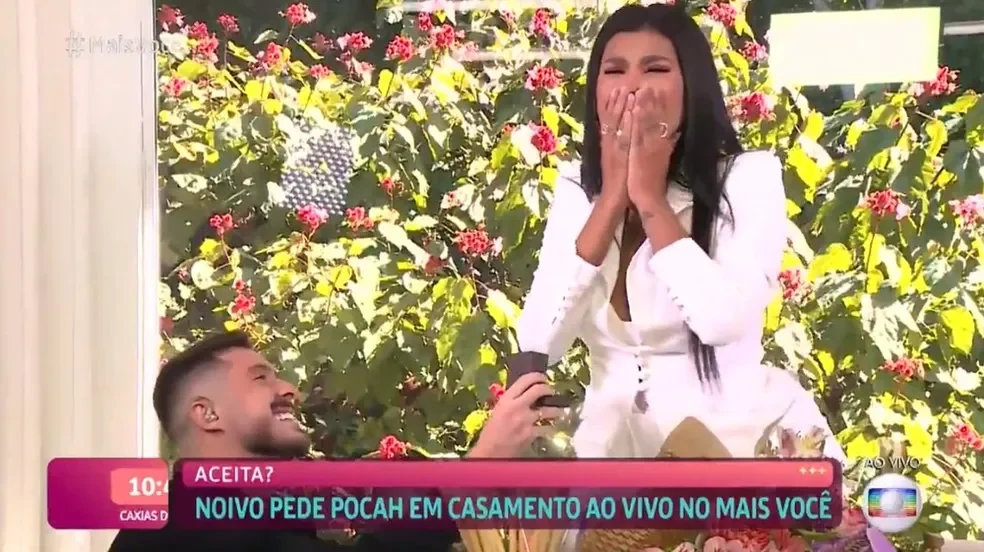Pocah foi surpreendida com o pedido de casamento ao vivo Reprodução/Instagram