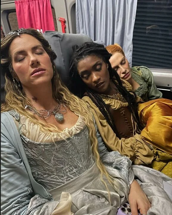 Cleo Pires cochilando com Giovanna Ewbank e Erika Januza Reprodução: Instagram