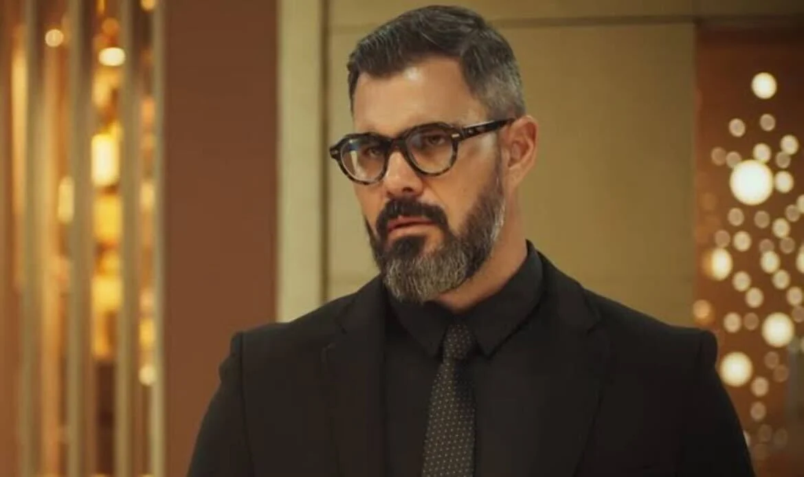 Após vivenciar Pascoal em 'Fuzuê', Juliano Cazarré retorna à faixa das sete  Reproduçao TV Globo