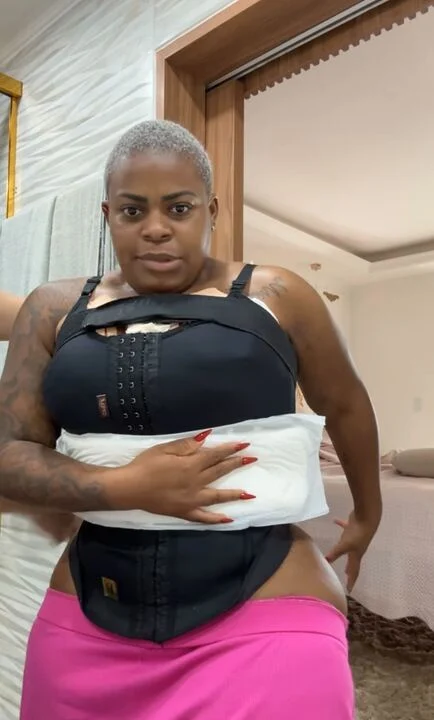 Jojo Toddynho exibe cintura fina após cirurgias Reprodução: Instagram