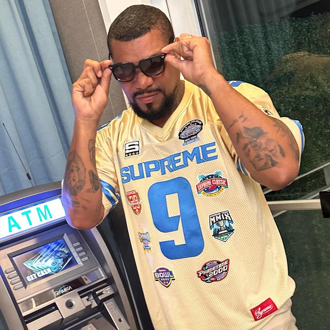 Naldo Benny tira foto ao lado de caixa eletrônico nos Estados Unidos Reprodução/Instagram