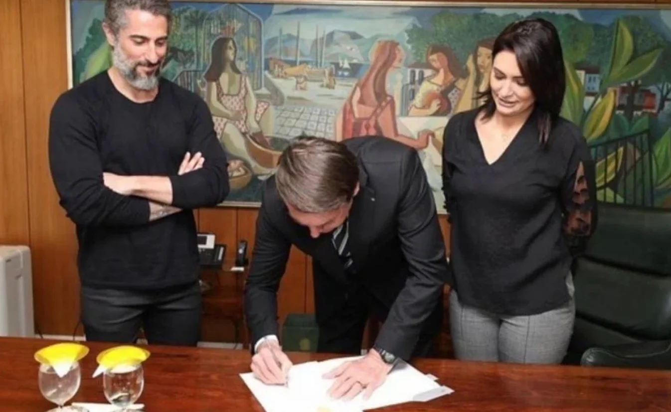 Marcos Mion e Bolsonaro se encontram para lei em prol do autismo Reprodução
