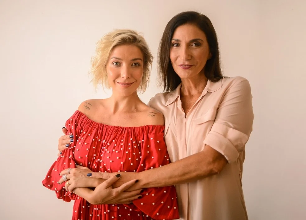 Uma dupla extraordinária! Zizi passou para Luiza o amor pela música e o resultado não poderia ser diferente: ambas são elogiadas pelas performances. Mãe e filha, inclusive, já dividiram palcos diversas vezes. Reprodução