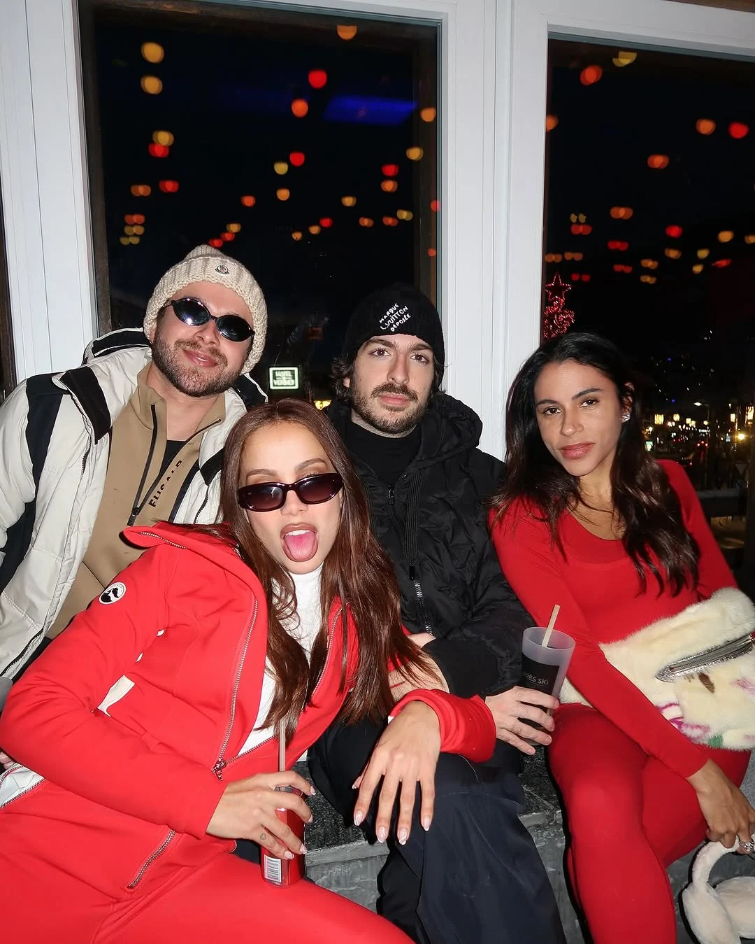 Anitta posa de sutiã e calcinha na neve durante viagem Instagram