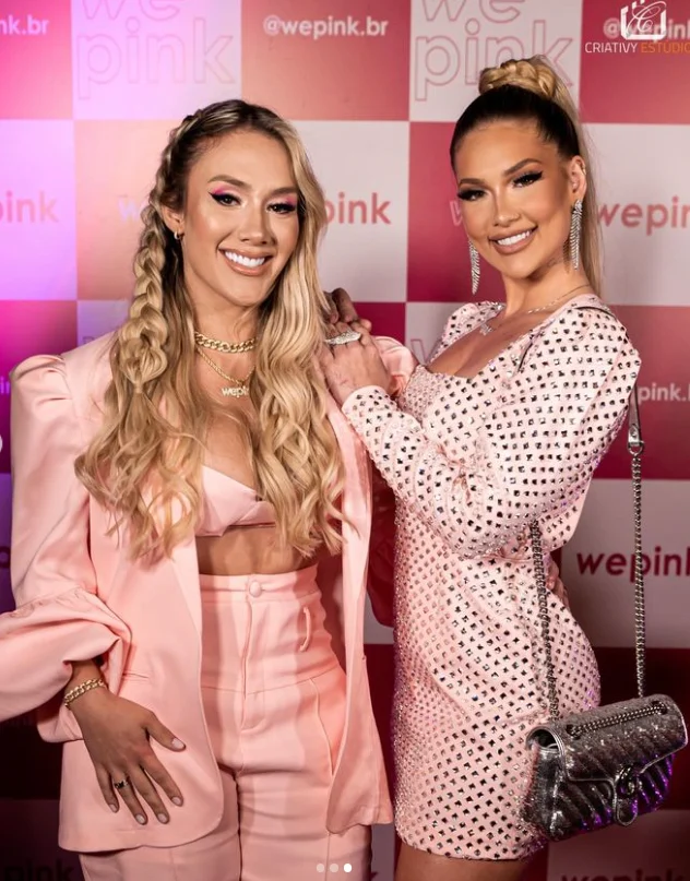 Virginia e a sócia Samara em divulgação da WePink Reprodução