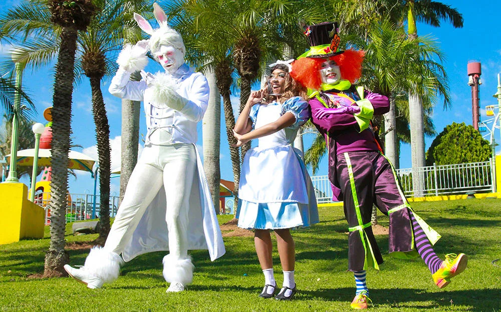 Coelho, Alice e Chapeleiro Maluco estarão no Hopi Hari Bruno Soares
