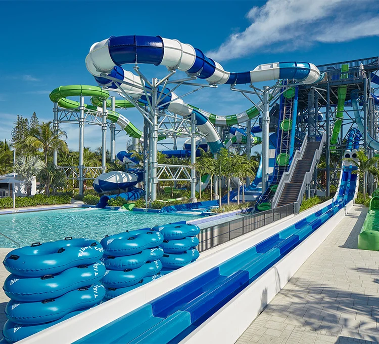 Nenhuma criança vai querer outra piscina de hotel após um dia no Tidal Cove do JW Marriott Miami Turnberry Resort & Spa, com seu rio lento, piscina infantil, área de splash e dois restaurantes. Crianças adoram os sete toboáguas e o Flow Rider, enquanto adultos desfrutam do bar sofisticado do restaurante Surf House. Divulgação