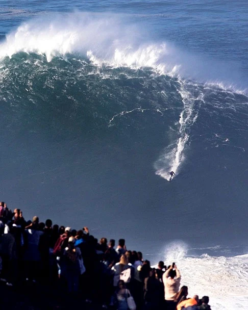Sccoby é considerado um dos melhores freesurfers do Brasil e respeitado como surfista capaz de pegar ondas grandes. Por causa da atividade de surfista, Scooby e Luana se mudaram para Portugal quando ainda eram casados, pois o país tem a Praia de Nazaré, famosa pelas ondas gigantescas.  Reprodução: Flipar