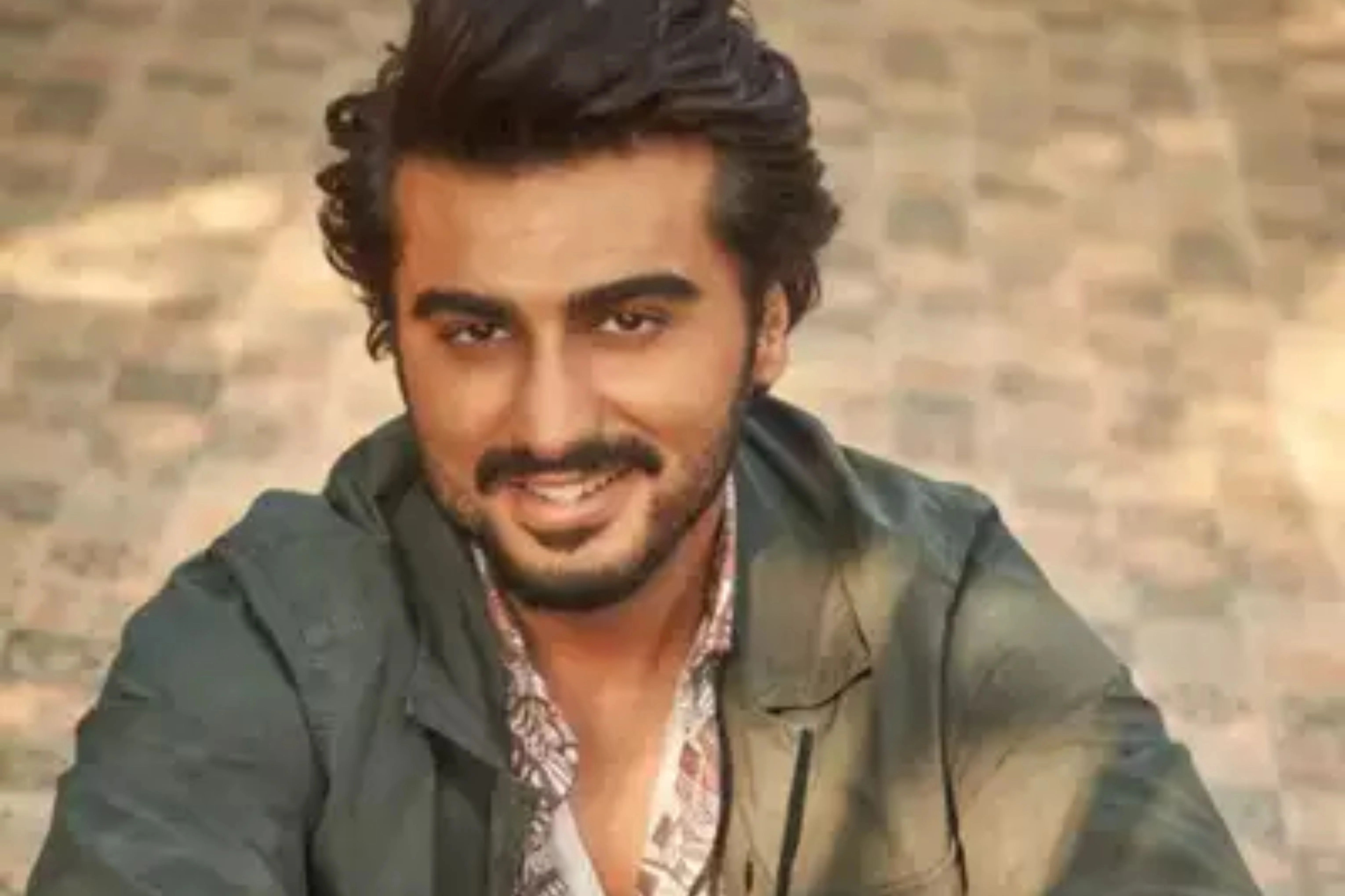 Arjun Kapoor: Ator de Bollywood e filho de produtores de filmes, conhecido por seu trabalho em diversos filmes indianos. Reprodução