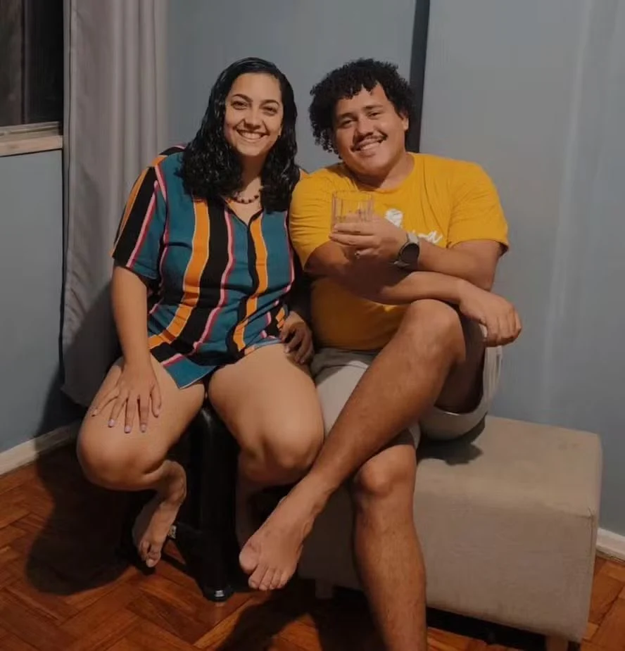 Na apresentação para entrar no “BBB 24”, Lucas Buda contou que realizou um sonho com a esposa em 2023, de comprar o apartamento onde os dois vivem no Rio. Antes disso, eles moravam na Maré, em uma construção em cima da casa da sogra. Reprodução