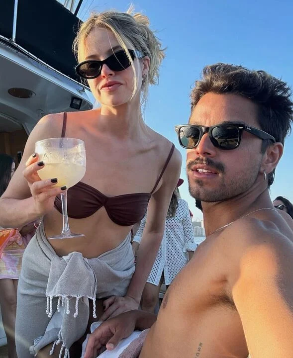 Agatha Moreira e Rodrigo Simas se conheceram nos bastidores da Malhação, de 2012. Em 2018, eles assumiram o relacionamento e, desde então, estão juntos. Reprodução: Instagram