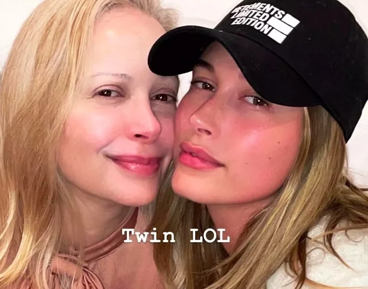 Hailey é filha da designer brasileira Kennya Deodato (foto) e neta do pianista e produtor carioca Eumir Deodato, que fez parte do movimento da Bossa Nova e do samba jazz. Reprodução: Flipar