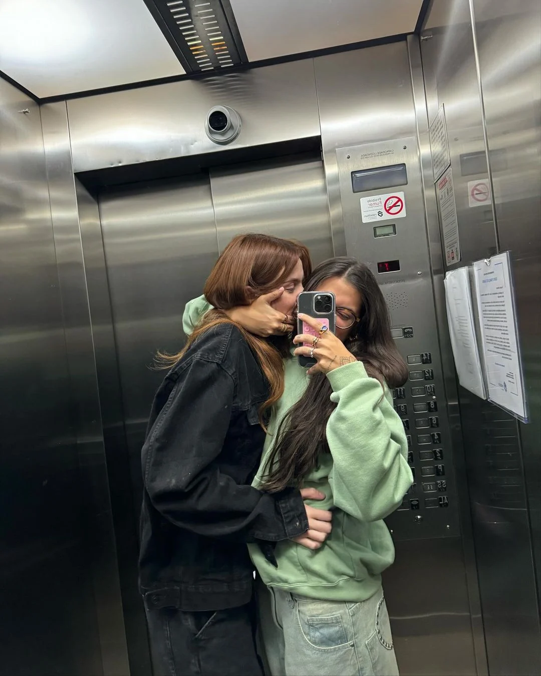 Beatriz Lobo e a namorada Priscila Caliari Reprodução/Instagram