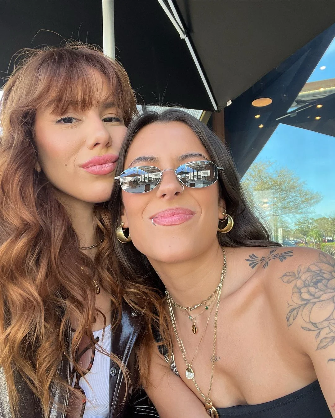 Beatriz Lobo e a namorada Priscila Caliari Reprodução/Instagram