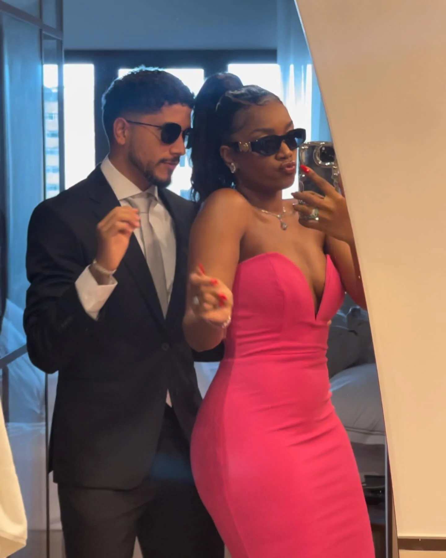 Yuri Lima e IZA assumiram o relacionamento em janeiro de 2023 e a primeira foto dos dois juntos foi postada por ele em fevereiro. "Dona de mim", legendou o jogador. Reprodução/Instagram