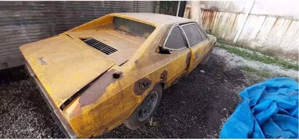 Ferrari Dino 208 GT4 1975 (Leilão)