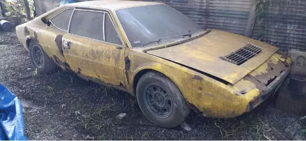 Ferrari Dino 208 GT4 1975 (Leilão)