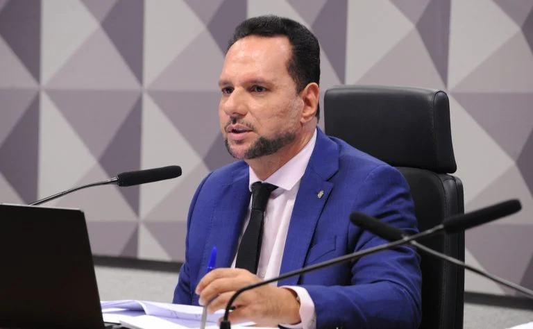 Deputado Josenildo (PDT-AP) em comissão do Congresso Nacional
