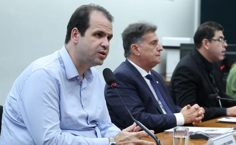 Discussão e votação do parecer do relator. Dep. Aureo Ribeiro (SOLIDARIEDADE-RJ)