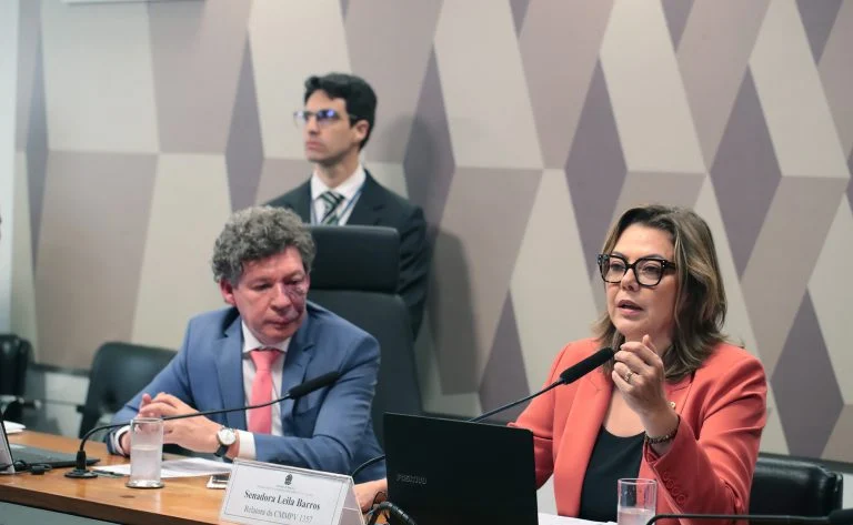 Eleição de Presidente e Vice-Presidente. Dep. Reginaldo Lopes (PT - MG). Senadora, Leila Barros (PDT - DF)