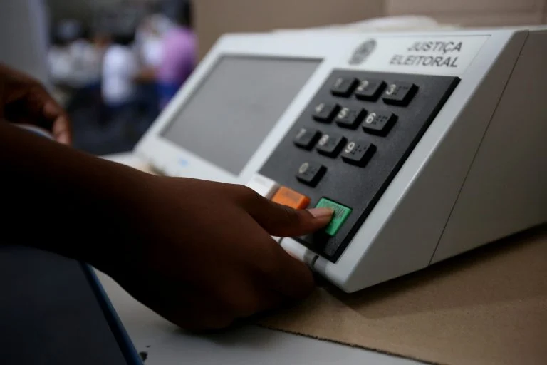 Eleições - votação - urna eletrônica
