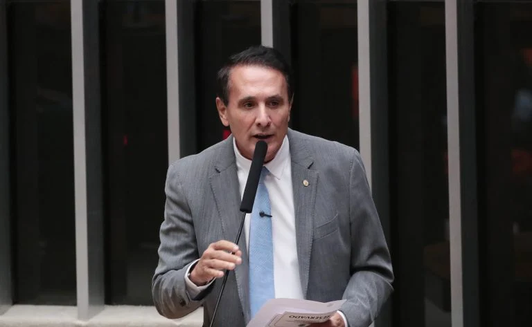 Homenagem ao Dia Internacional do Trabalho. Dep. Carlos Henrique Gaguim (UNIÃO - TO)