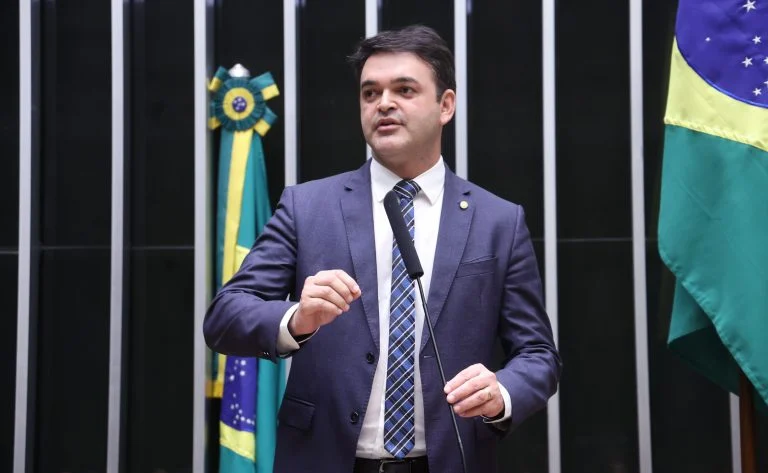 Deputado Rubens Pereira Júnior (PT-MA) fala no Plenário da Câmara dos Deputados