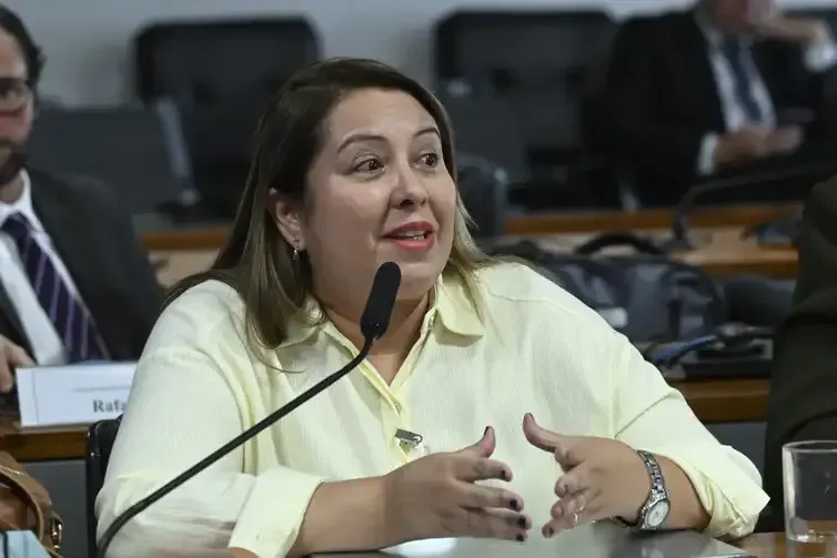 Geraldo Magela/Agência Senado Brasília (DF), 06/07/2026 - Conselho de Comunicação Social (CCS) promove audiência pública interativa sobre a segurança dos profissionais de Comunicação na cobertura das Eleições Gerais de 2026. Em pronunciamento, à bancada, conselheira Samira de Castro. Foto: Geraldo Magela/Agência Senado
