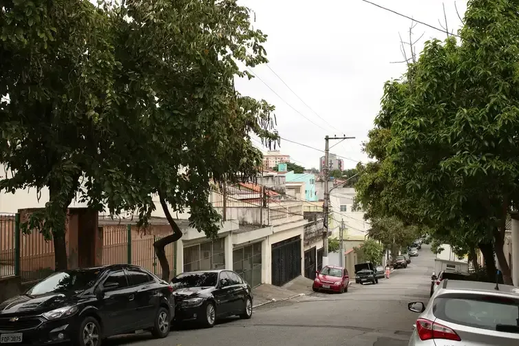 Rovena Rosa/Agência Brasil São Paulo - Rua Luís Orsini de Castro, no Jabaquara, onde há 25 anos caiu um avião modelo Fokker 100 da TAM que vitimou 99 pessoas.