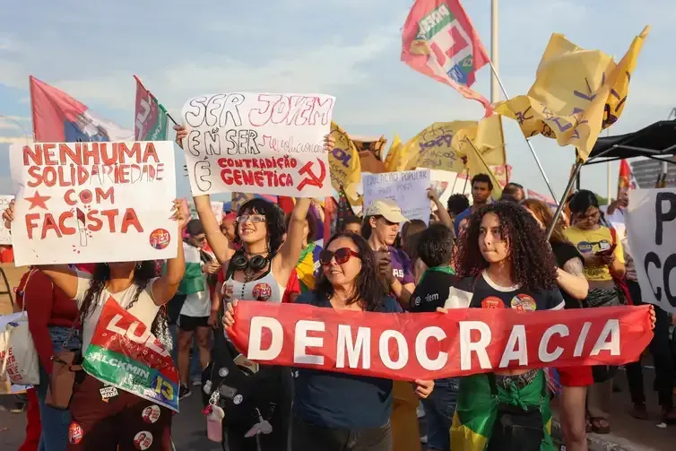Valter Campanato/Agência Brasil Brasília (DF), 13/10/2026 – Ato em apoio à candidatura de reeleição, Luiz Inácio Lula da Silva à Presidência da República, no Museu da República, em Brasília.
Foto: Walter Campanato/Agência Brasil.