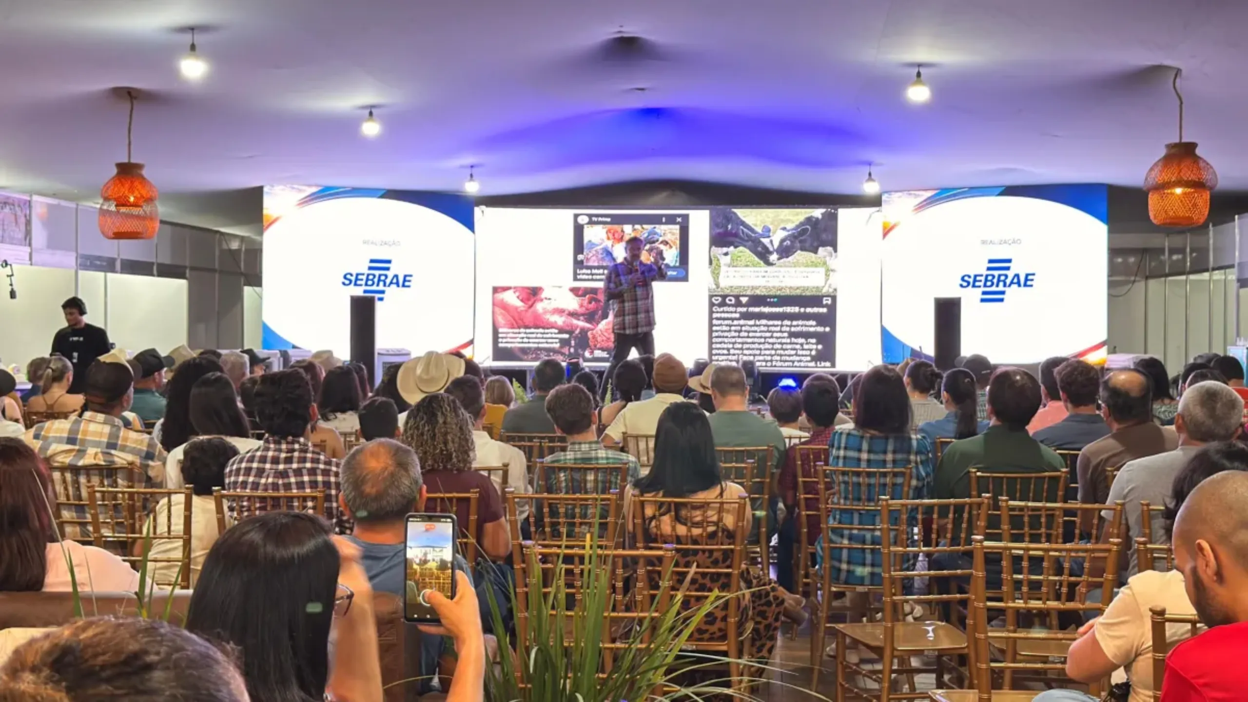 O biólogo e apresentador Richard Rasmussen ministrou palestra sobre agronegócio, preservação ambiental e desenvolvimento sustentável na Amazônia.