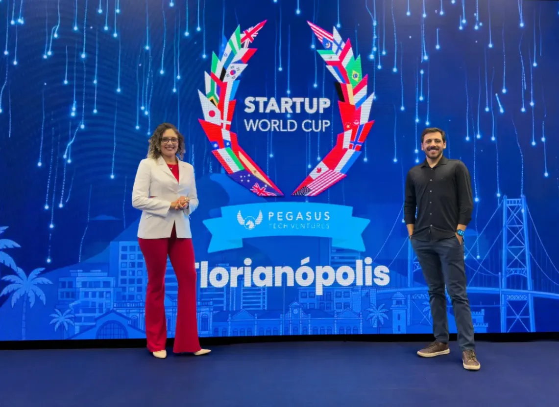CEO da Nativ, Samia Manthey Hecktheuer, durante a participação da startup no Startup World Cup 2026, em Florianópolis (SC).