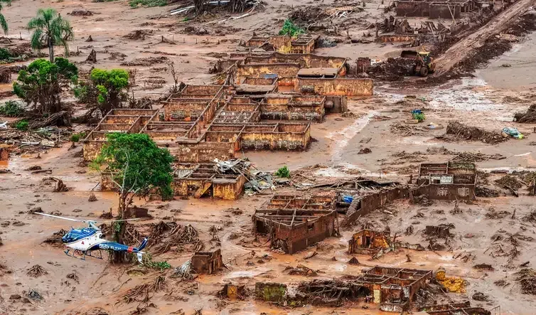 Antonio Cruz/ Agência Brasil Área afetada pelo rompimento de barragem no distrito de Bento Rodrigues, zona rural de Mariana, em Minas Gerais