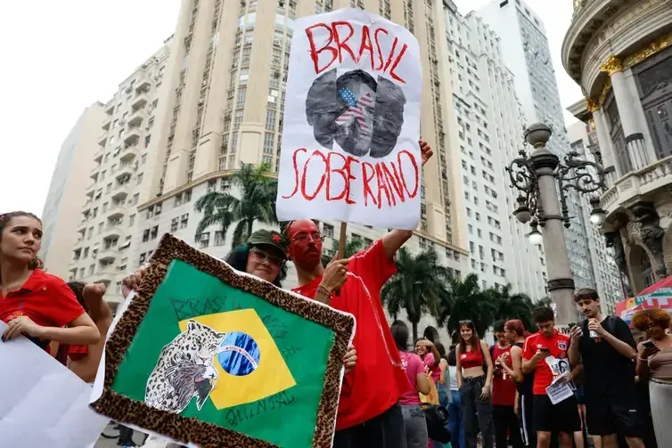 Fernando Frazão/Agência Brasil Rio de Janeiro (RJ), 07/10/2026 – Milhares de estudantes participam de manifestação em apoio à reeleição do presidente da República, Luiz Inácio Lula da Silva, no centro da cidade. Foto: Fernando Frazão/Agência Brasil