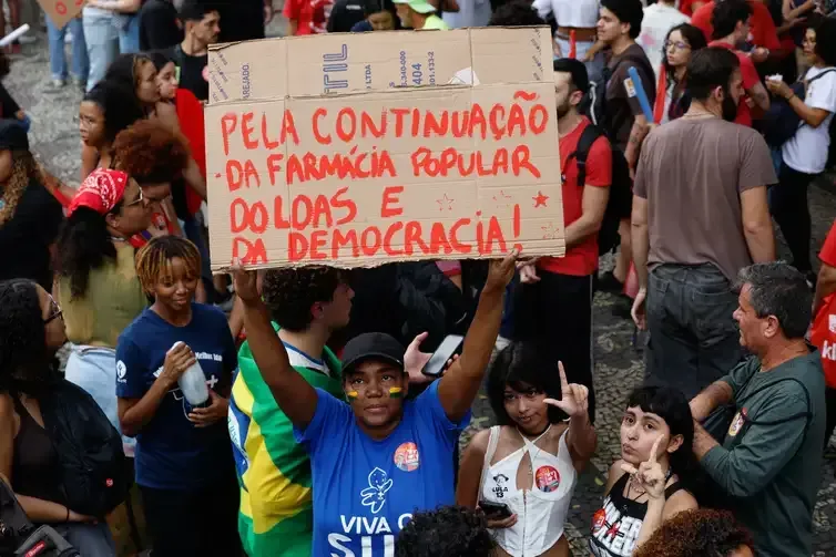 Fernando Frazão/Agência Brasil Rio de Janeiro (RJ), 07/10/2026 – Milhares de estudantes participam de manifestação em apoio à reeleição do presidente da República, Luiz Inácio Lula da Silva, no centro da cidade. Foto: Fernando Frazão/Agência Brasil