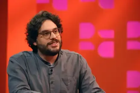 Rovena Rosa/Agência Brasil São Paulo (SP), 26/06/2025 - O professor de relações internacionais Bruno Huberman é entrevistado por Leandro Demori no programa Dando a Real com Demori na TV Brasil. Foto: Rovena Rosa/Agência Brasil