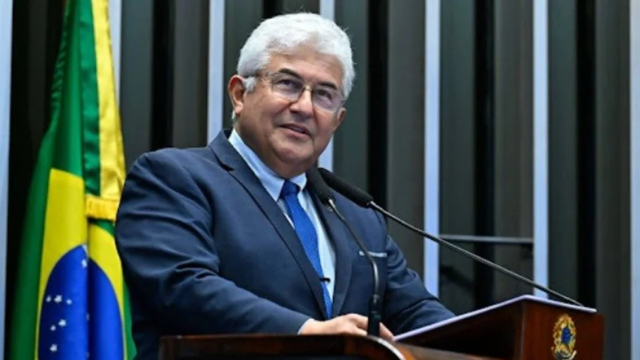 Nossa história não é de desistência, mas de superação Nossa história não é de desistência, mas de superação