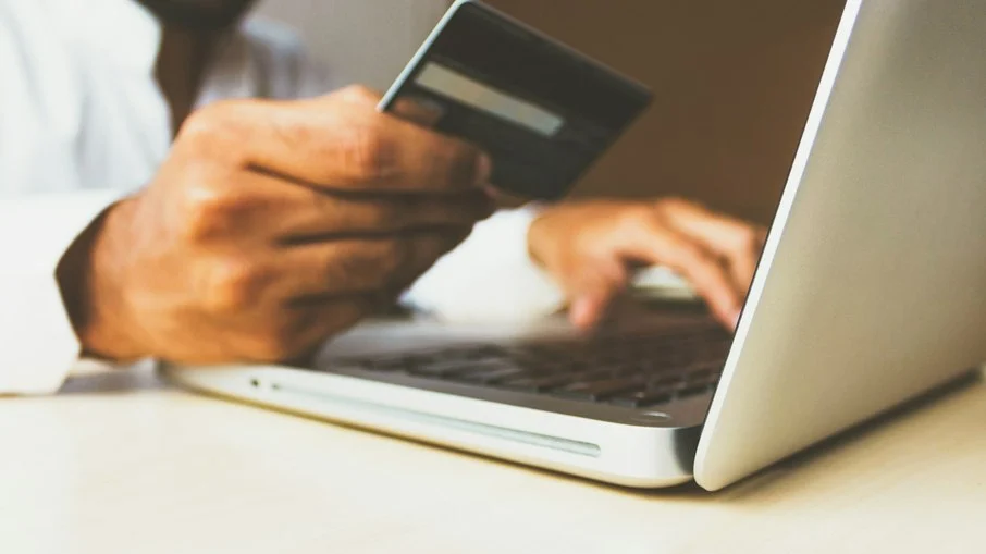 Sempre preste atenção nos sites na hora de comprar na Black Friday Sempre preste atenção nos sites na hora de comprar na Black Friday