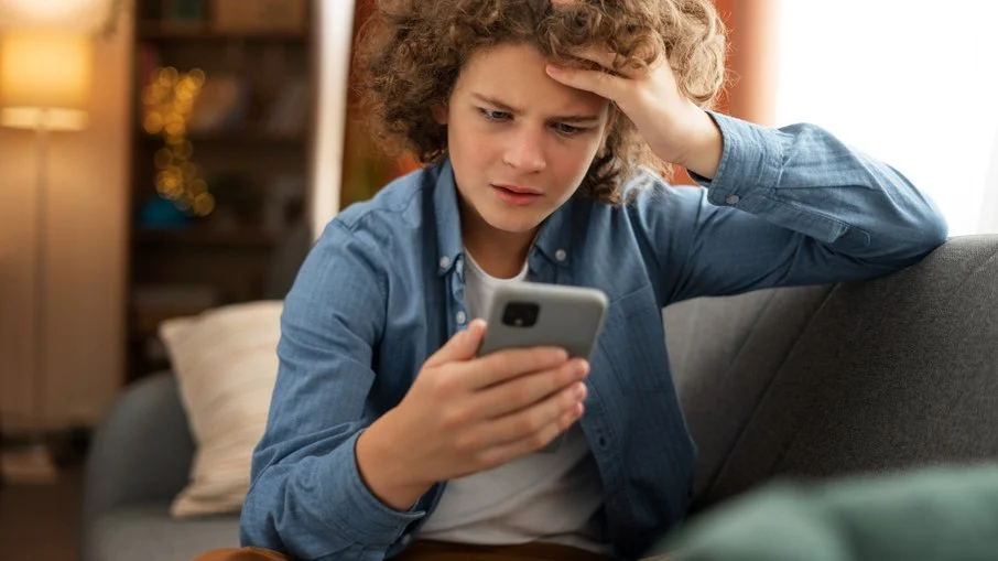 Ser interrompido por notificações de grupos muito ativos Ser interrompido por notificações de grupos muito ativos