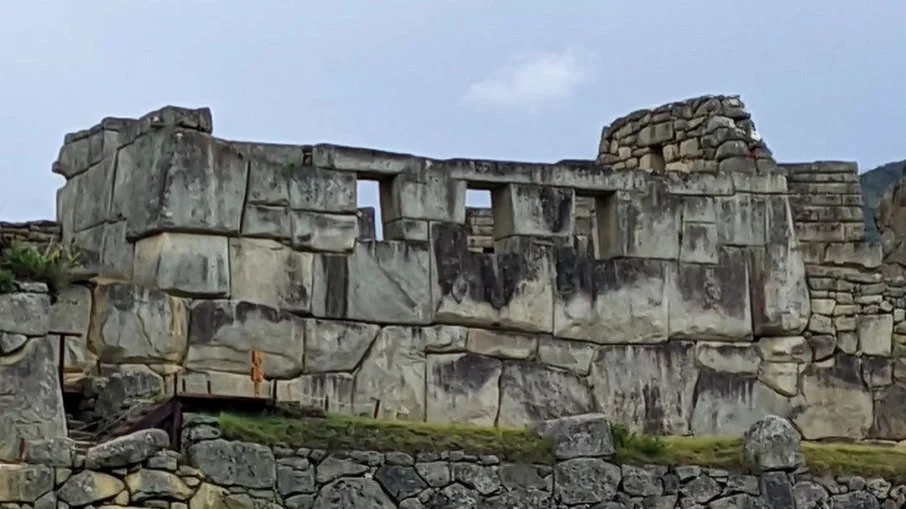 O Templo das Três Janelas, em Machu Picchu, no Peru O Templo das Três Janelas, em Machu Picchu, no Peru