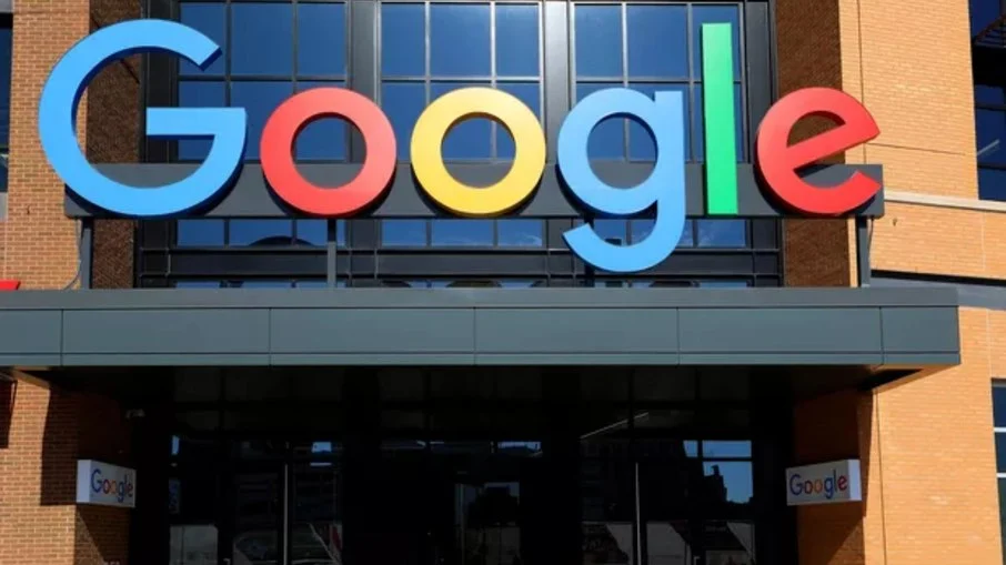 Big Tech terá que permitir a distribuição de lojas de aplicativos de terceiros dentro da Google Play Store pelos próximos três anos. Big Tech terá que permitir a distribuição de lojas de aplicativos de terceiros dentro da Google Play Store pelos próximos três anos.