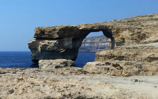 O arco de calcário Azure Window na ilha de Gozo, em Malta, fotografado em 21 de julho de 2015 O arco de calcário Azure Window na ilha de Gozo, em Malta, fotografado em 21 de julho de 2015