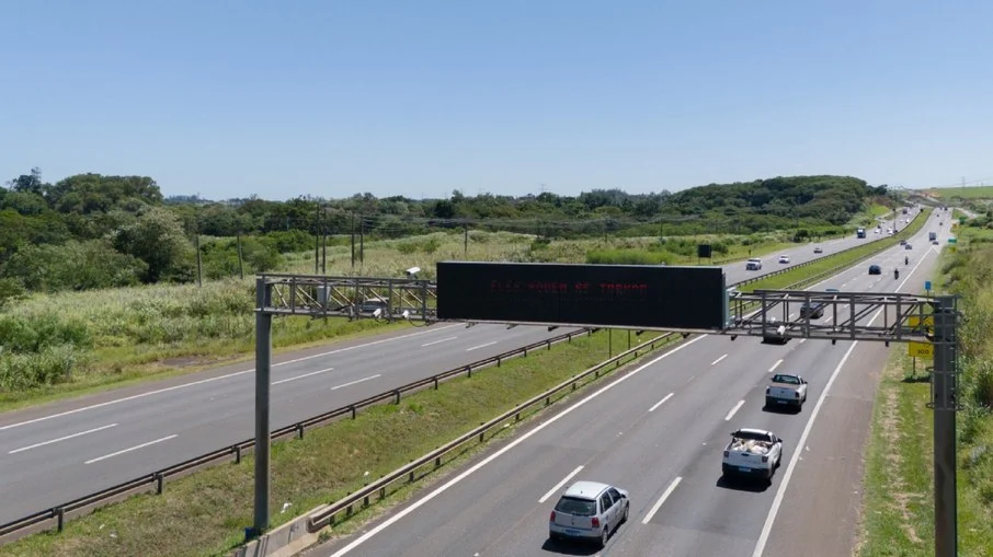 Pórtico instalado em rodovia administrada pela Renovias Pórtico instalado em rodovia administrada pela Renovias