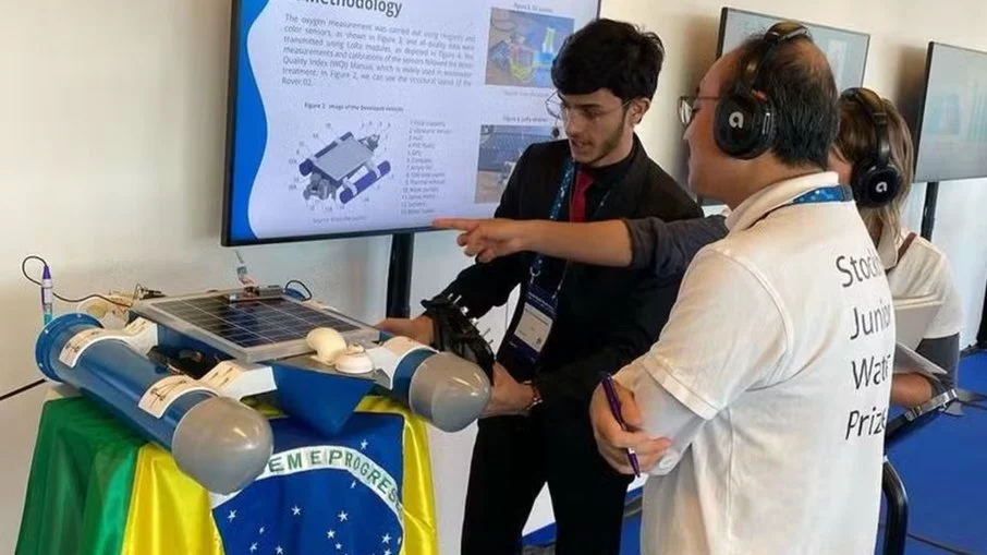 Rover Aquático Autônomo para Monitoramento da Qualidade da Água, de Manoel Nunes. Rover Aquático Autônomo para Monitoramento da Qualidade da Água, de Manoel Nunes.