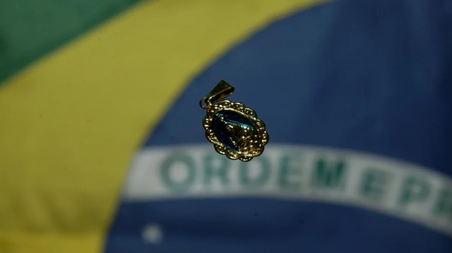 Boton de Nossa Senhora Aparecida que o Astronauta Marcos Pontes levou ao espaço Boton de Nossa Senhora Aparecida que o Astronauta Marcos Pontes levou ao espaço