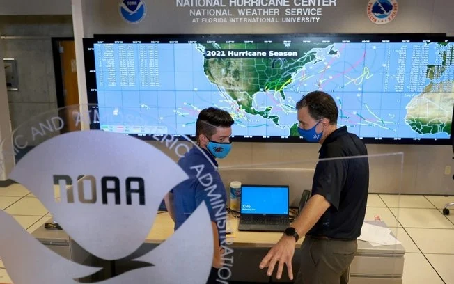 (Arquivo) Pesquisadores e laboratórios de todo o mundo dependem dos dados e modelos matemáticos da NOAA (Arquivo) Pesquisadores e laboratórios de todo o mundo dependem dos dados e modelos matemáticos da NOAA