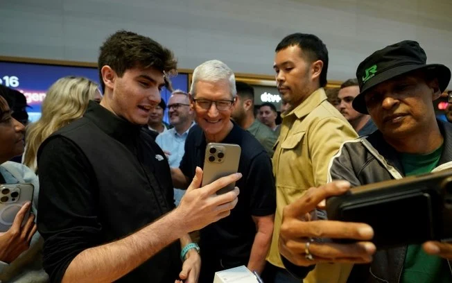 O CEO da Apple, Tim Cook, anunciou a entrada da empresa na era da inteligência artificial O CEO da Apple, Tim Cook, anunciou a entrada da empresa na era da inteligência artificial
